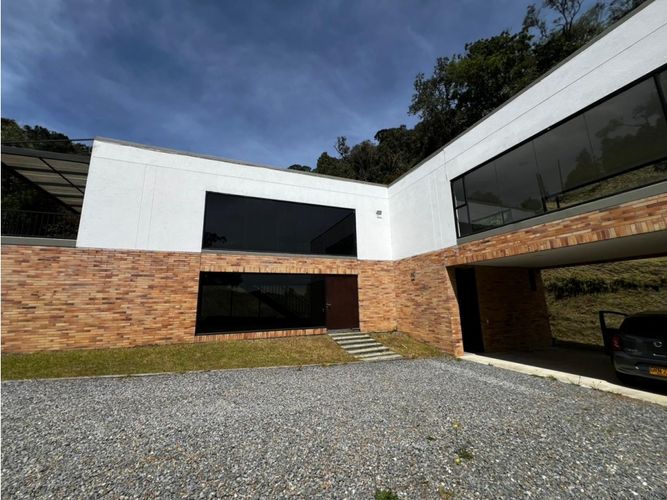 Casa de 3 alcobas en venta en Loma Del Escobero, Envigado, 320 m² · foto 4 de 20
