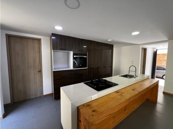 Casa de 3 alcobas en venta en Loma Del Escobero, Envigado, 320 m² · foto 9 de 20