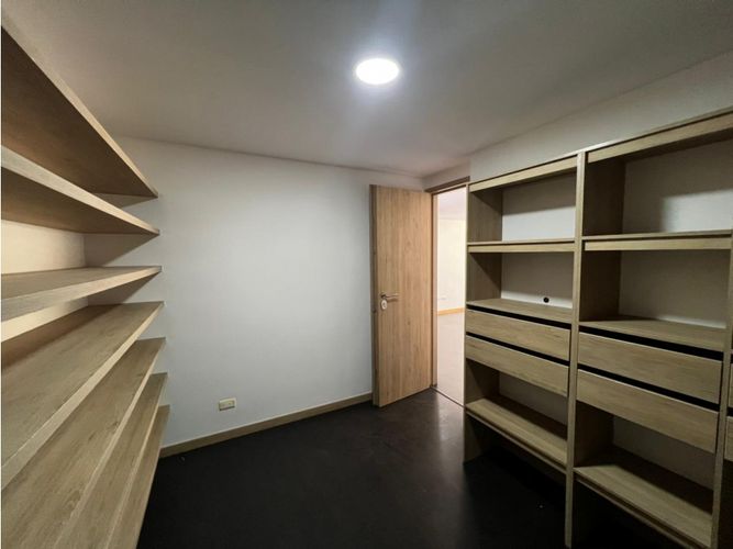 Casa de 3 alcobas en venta en Loma Del Escobero, Envigado, 320 m² · foto 12 de 20