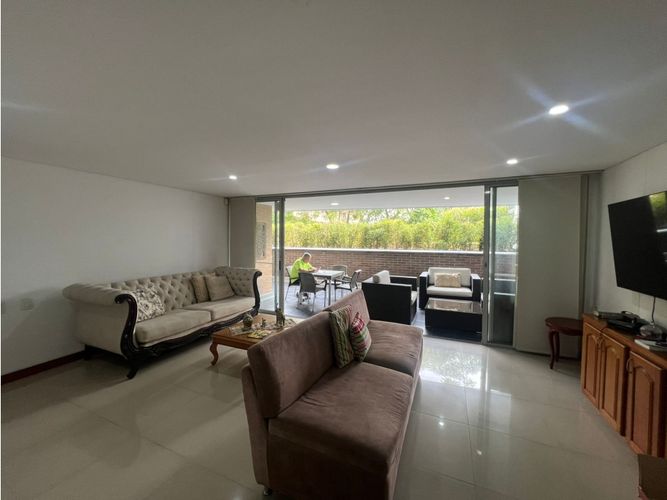 Apartamento en venta en Loma De Los Gonzalez, Medellín · foto 2 de 18