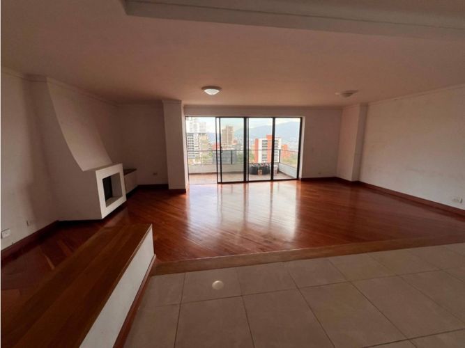 Apartamento de 3 alcobas en arriendo en Los Balsos, Medellín, 200 m² · foto 2 de 18