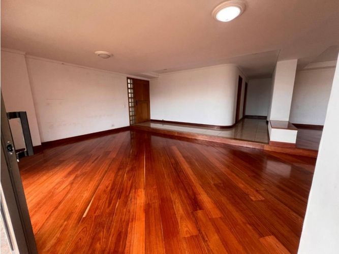 Apartamento de 3 alcobas en arriendo en Los Balsos, Medellín, 200 m² · foto 3 de 18