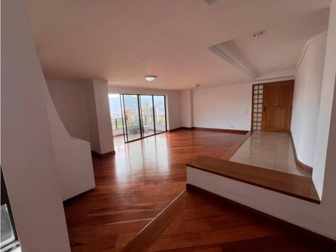 Apartamento de 3 alcobas en arriendo en Los Balsos, Medellín, 200 m² · foto 4 de 18