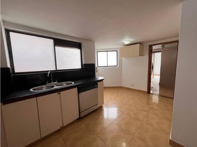Apartamento de 3 alcobas en arriendo en Los Balsos, Medellín, 200 m² · foto 8 de 18