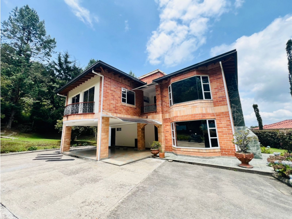 Casa en Arriendo en Altos del Escobero, Envigado