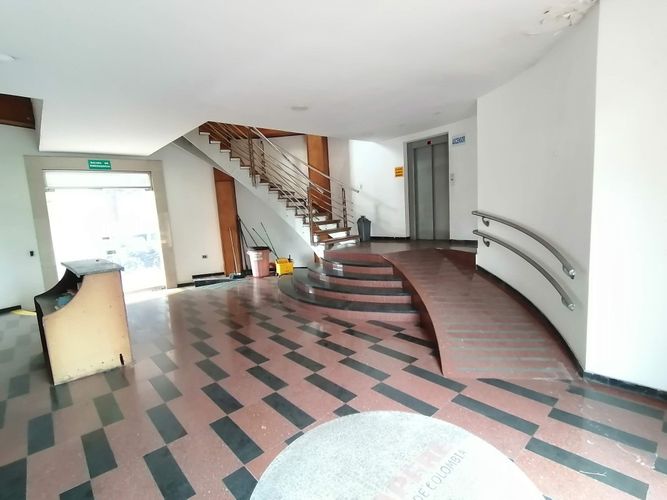Edificio en venta en Ciudad Capri, Cali, 2908 m² · foto 2 de 24