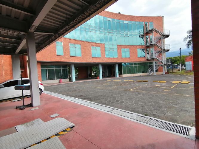 Edificio en venta en Ciudad Capri, Cali, 2908 m² · foto 4 de 24