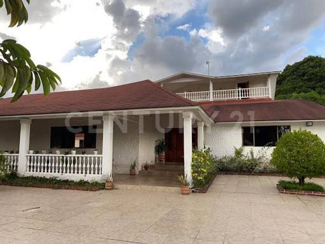 Casa de 8 alcobas en arriendo en Aeropuerto Vanguardia, Villavicencio, 500 m² · foto 2 de 20