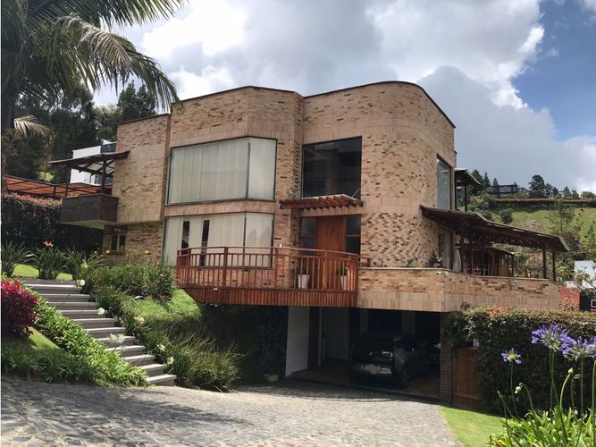 Casa de 4 alcobas en venta en Loma Del Escobero, Envigado, 520 m² · foto 3 de 15