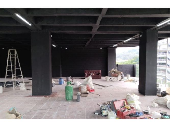 Local en arriendo en Laureles, Medellín, 380 m² · foto 2 de 6