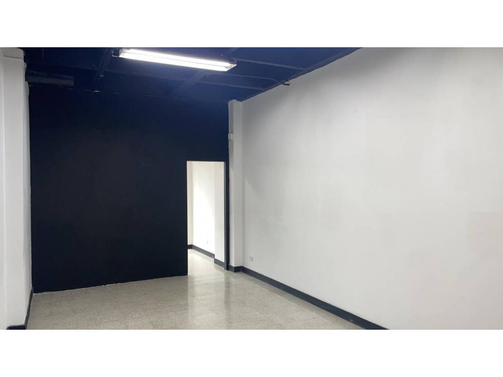 Local en arriendo en Milla De Oro, Medellín, 35 m² · foto 2 de 4