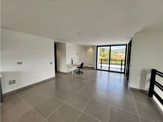 Apartamento de 2 alcobas en arriendo en Loma Del Escobero, Medellín, 133 m² · foto 2 de 18