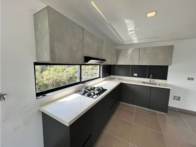 Apartamento de 2 alcobas en arriendo en Loma Del Escobero, Medellín, 133 m² · foto 4 de 18