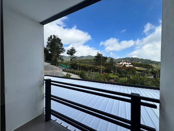 Apartamento de 2 alcobas en arriendo en Loma Del Escobero, Medellín, 133 m² · foto 5 de 18