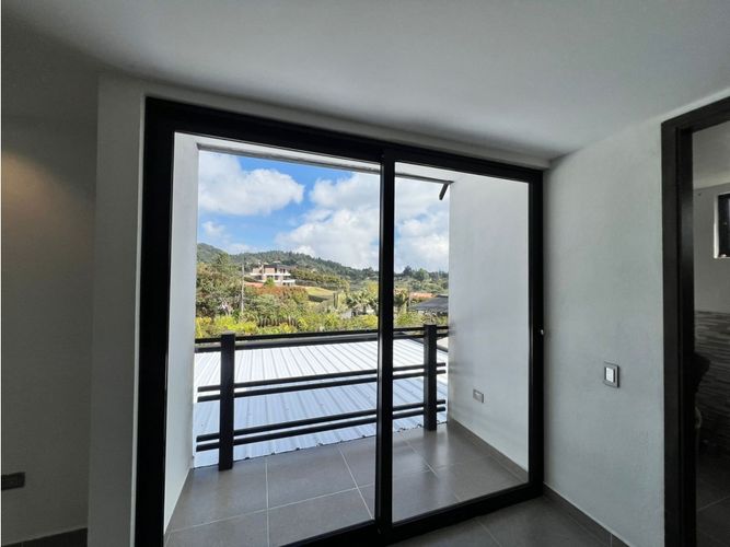 Apartamento de 2 alcobas en arriendo en Loma Del Escobero, Medellín, 133 m² · foto 8 de 18