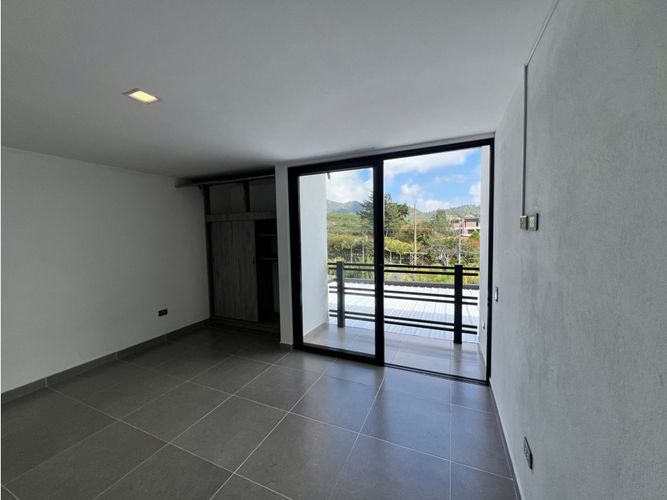 Apartamento de 2 alcobas en arriendo en Loma Del Escobero, Medellín, 133 m² · foto 10 de 18