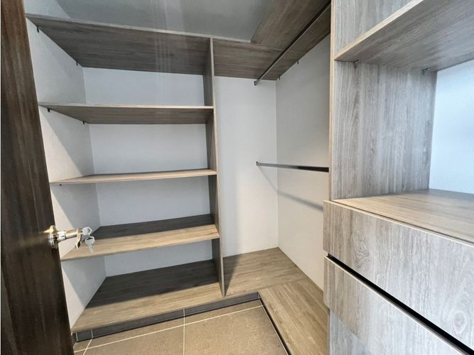 Apartamento de 2 alcobas en arriendo en Loma Del Escobero, Medellín, 133 m² · foto 12 de 18