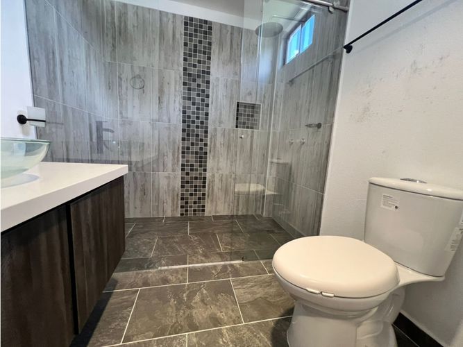 Apartamento de 2 alcobas en arriendo en Loma Del Escobero, Medellín, 133 m² · foto 15 de 18