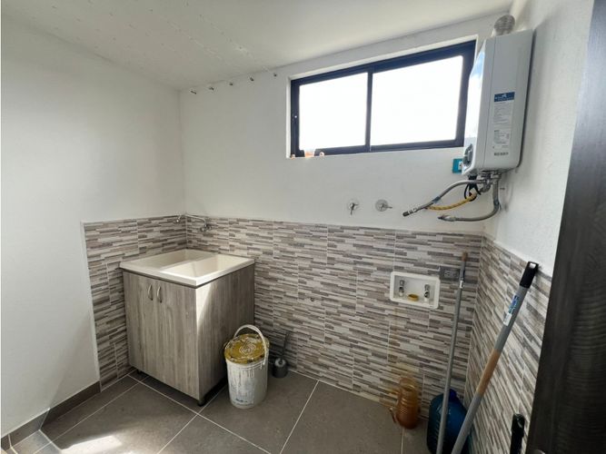 Apartamento de 2 alcobas en arriendo en Loma Del Escobero, Medellín, 133 m² · foto 17 de 18