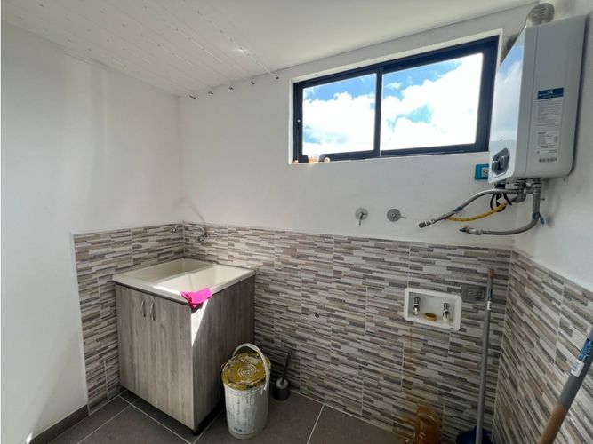 Apartamento de 2 alcobas en arriendo en Loma Del Escobero, Medellín, 133 m² · foto 18 de 18