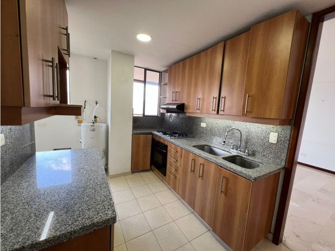 Apartamento de 3 alcobas en arriendo en El Tesoro, Medellín, 160 m² · foto 2 de 19