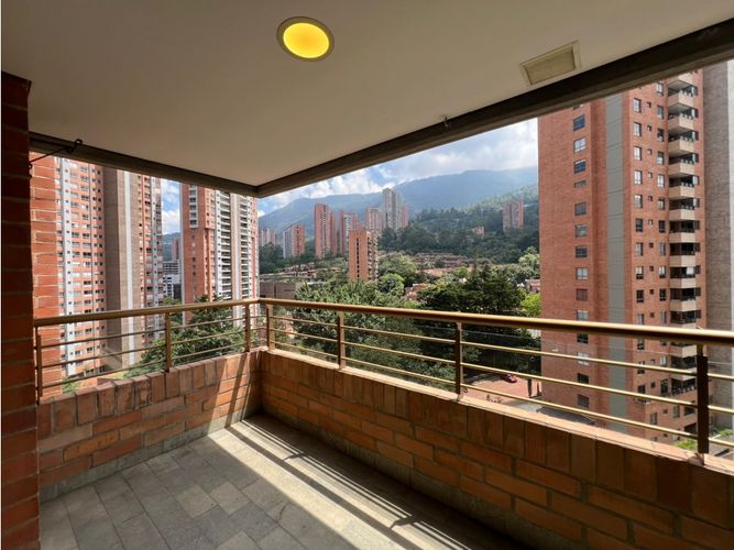 Apartamento de 3 alcobas en arriendo en El Tesoro, Medellín, 160 m² · foto 4 de 19