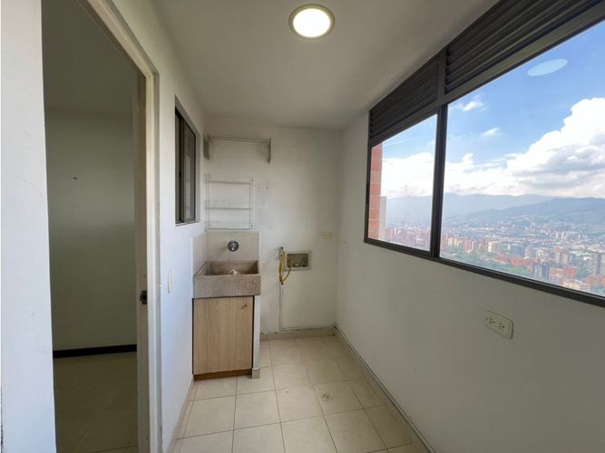 Apartamento de 3 alcobas en arriendo en El Tesoro, Medellín, 160 m² · foto 16 de 19