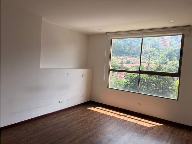 Apartamento de 3 alcobas en arriendo en El Tesoro, Medellín, 160 m² · foto 18 de 19