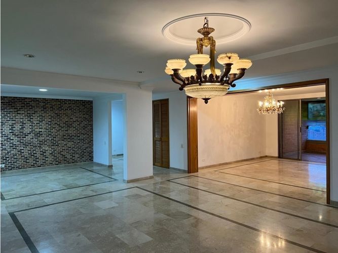Apartamento de 3 alcobas en arriendo en Los Balsos, Medellín, 226 m² · foto 2 de 20