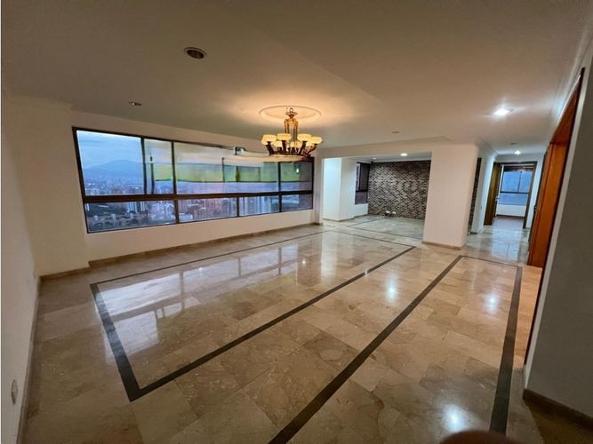 Apartamento de 3 alcobas en arriendo en Los Balsos, Medellín, 226 m² · foto 3 de 20