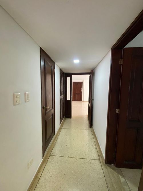 Apartamento de 3 alcobas en venta en Altos Del Prado, Barranquilla, 220 m² · foto 4 de 11