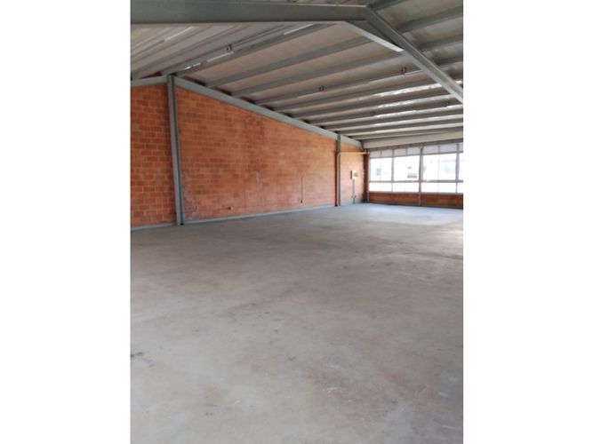 Local en arriendo en Simon Bolivar, Medellín, 290 m² · foto 3 de 8