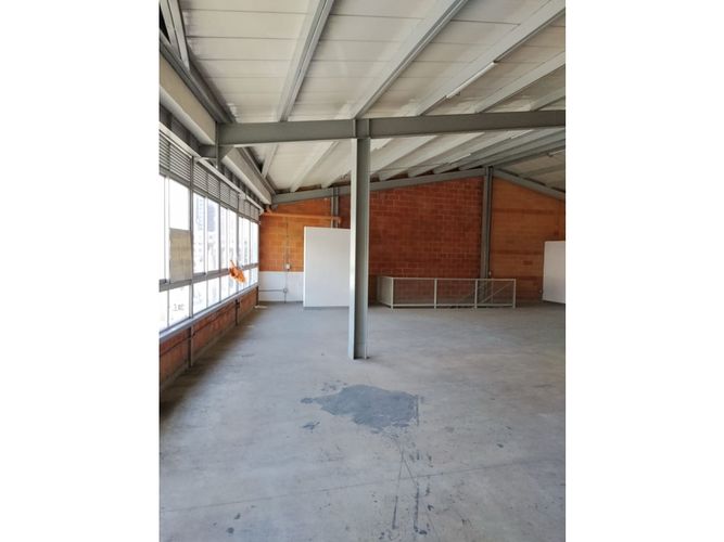 Local en arriendo en Simon Bolivar, Medellín, 290 m² · foto 6 de 8