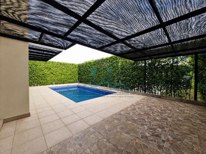 Casa de 4 alcobas en venta en Ricaurte, 183 m² · foto 3 de 24