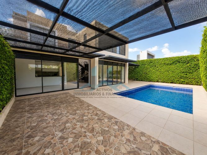 Casa de 4 alcobas en venta en Ricaurte, 183 m² · foto 2 de 24