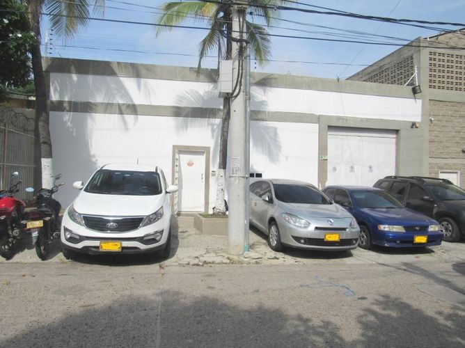 Oficina en arriendo en Abajo, Barranquilla, 400 m² · foto 2 de 9