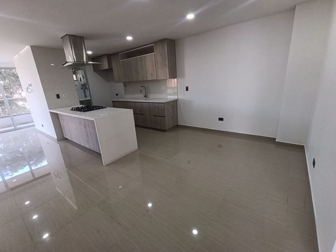Apartamento de 3 alcobas en arriendo en La Almeria, Medellín, 130 m² · foto 2 de 20