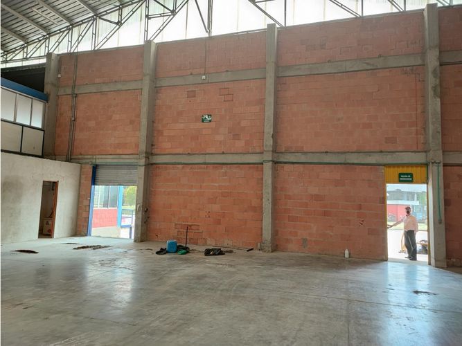 Bodega en arriendo en Echavarria, Madrid, 1600 m² · foto 4 de 10