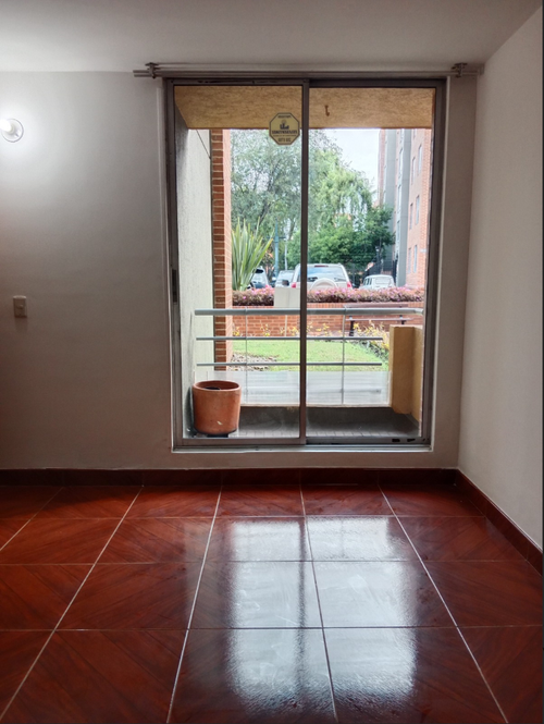 Apartamento de 3 alcobas en venta en Portales Del Norte, Bogotá, 68 m² · foto 2 de 11