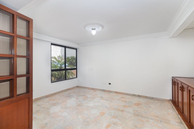 Apartamento de 3 alcobas en venta en Versalles, Cali, 134 m² · foto 2 de 19