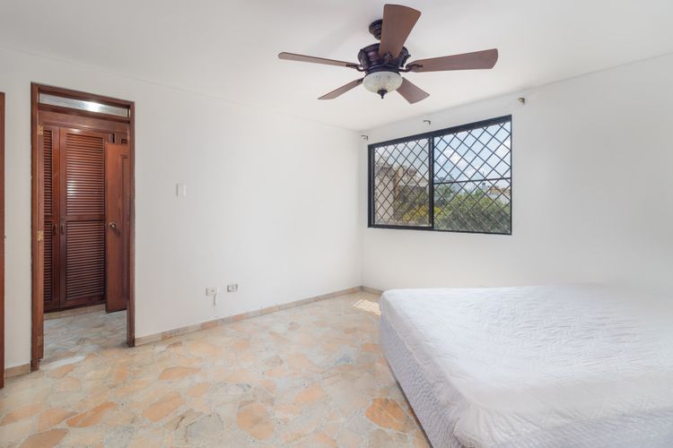 Apartamento de 3 alcobas en venta en Versalles, Cali, 134 m² · foto 16 de 19