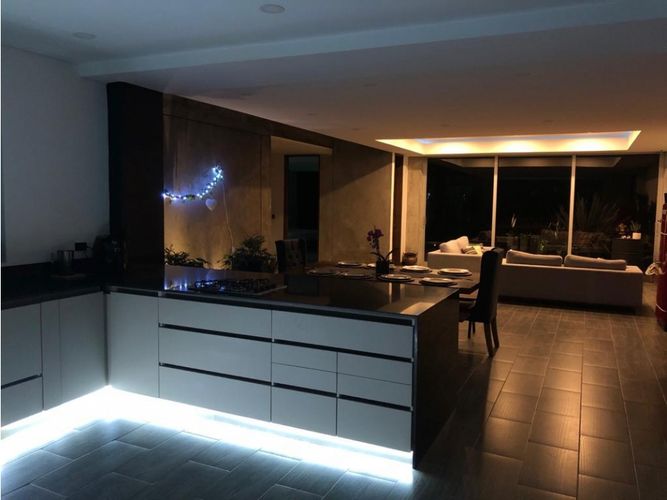 Casa de 4 alcobas en venta en Loma Del Escobero, Envigado, 580 m² · foto 13 de 17