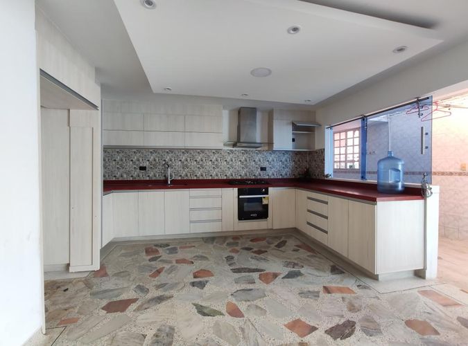 Casa de 7 alcobas en venta en Villa Antigua, Villa del Rosario, 446 m² · foto 2 de 24