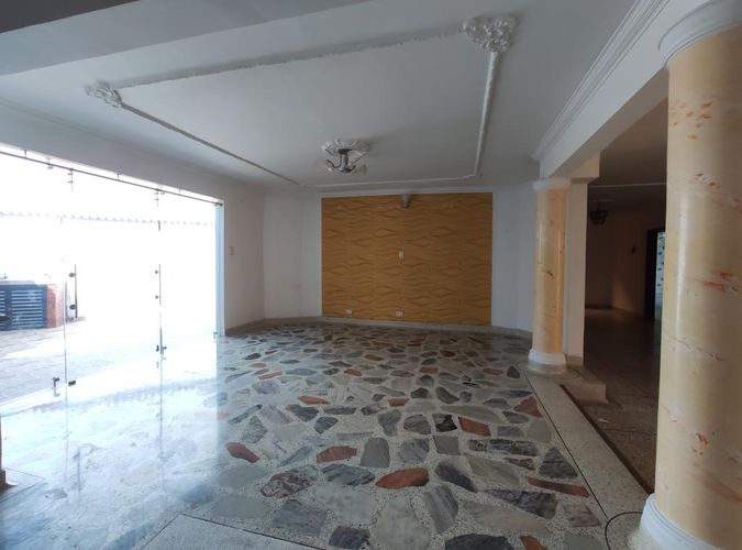 Casa de 7 alcobas en venta en Villa Antigua, Villa del Rosario, 446 m² · foto 3 de 24