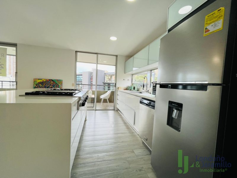 Apartamento en arriendo en El Poblado, Medellín · foto 2 de 16