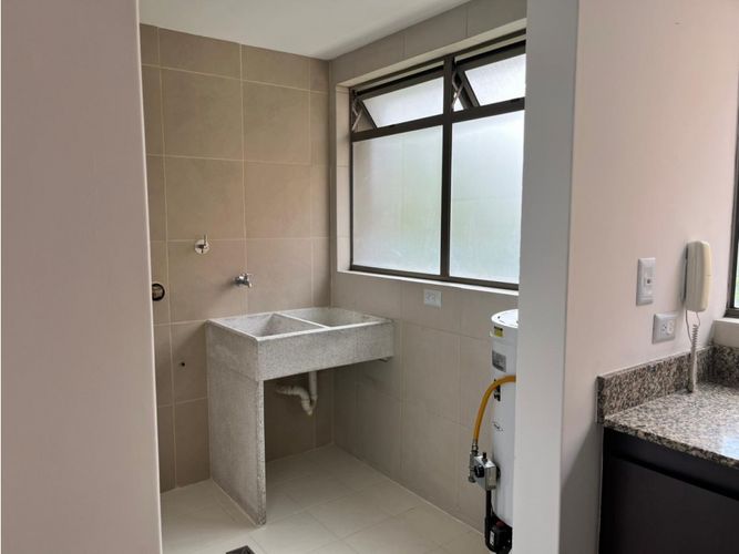 Apartamento de 2 alcobas en venta en El Tesoro, Medellín, 106 m² · foto 13 de 24