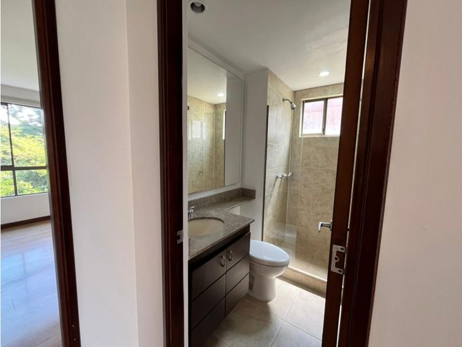 Apartamento de 2 alcobas en venta en El Tesoro, Medellín, 106 m² · foto 20 de 24