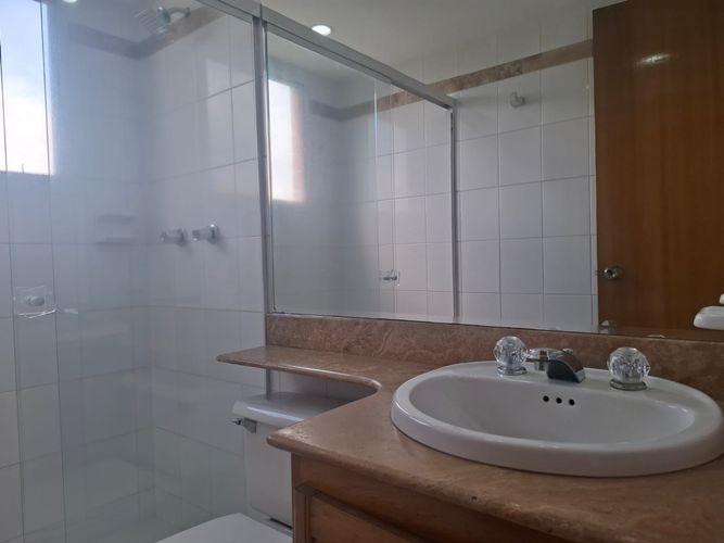 Apartamento de 2 alcobas en arriendo en El Poblado, Medellín, 82 m² · foto 14 de 17