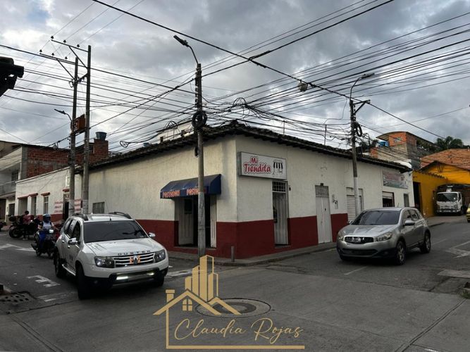 Casa de 7 alcobas en venta en Vercute, Floridablanca, 420 m² · foto 2 de 15