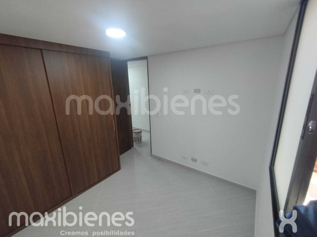 Apartamento en venta en Loma Del Indio, Medellín · foto 10 de 17